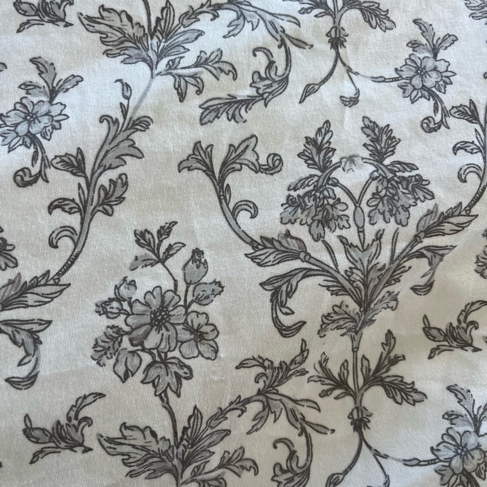 Classic Floral Printed Sheet Set and Four Pillow Cases - Gray on White - Picture 3 of 7